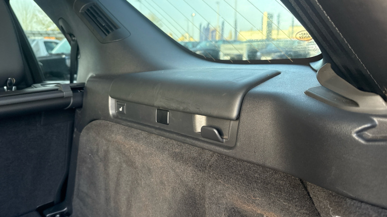 Land Rover Discovery 3.0 D300 Metropolitan Edition 5dr Auto Diesel Station Wagon